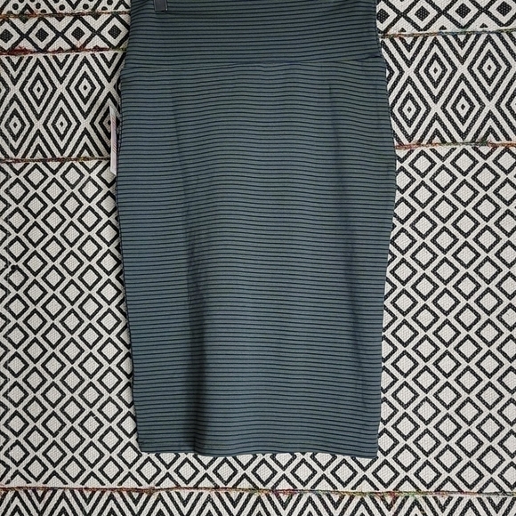 NWT LuLARoe Pinstripe Skirk - Picture 2 of 5